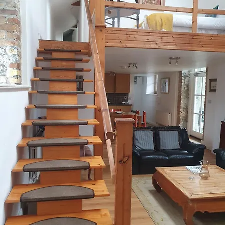 펜션 Loughcrew Courtyard House